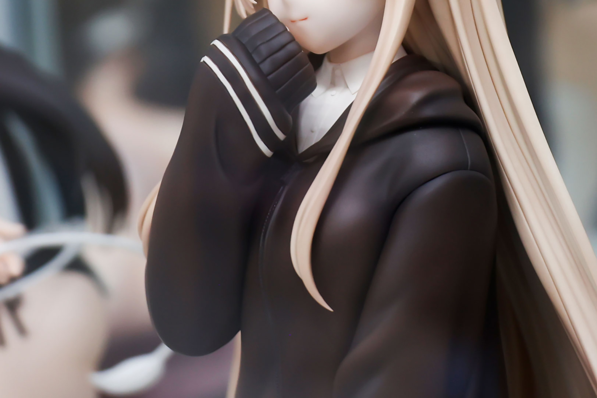 手が隠れるほど袖が長い