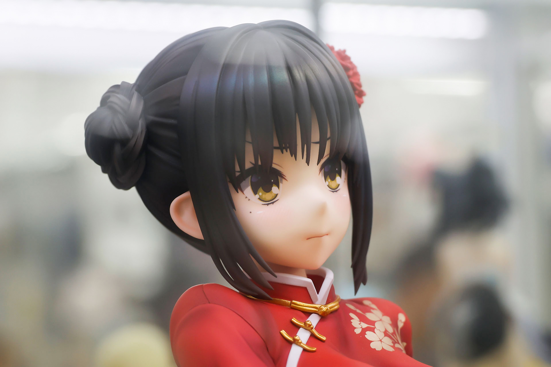 お団子ヘアも似合っている