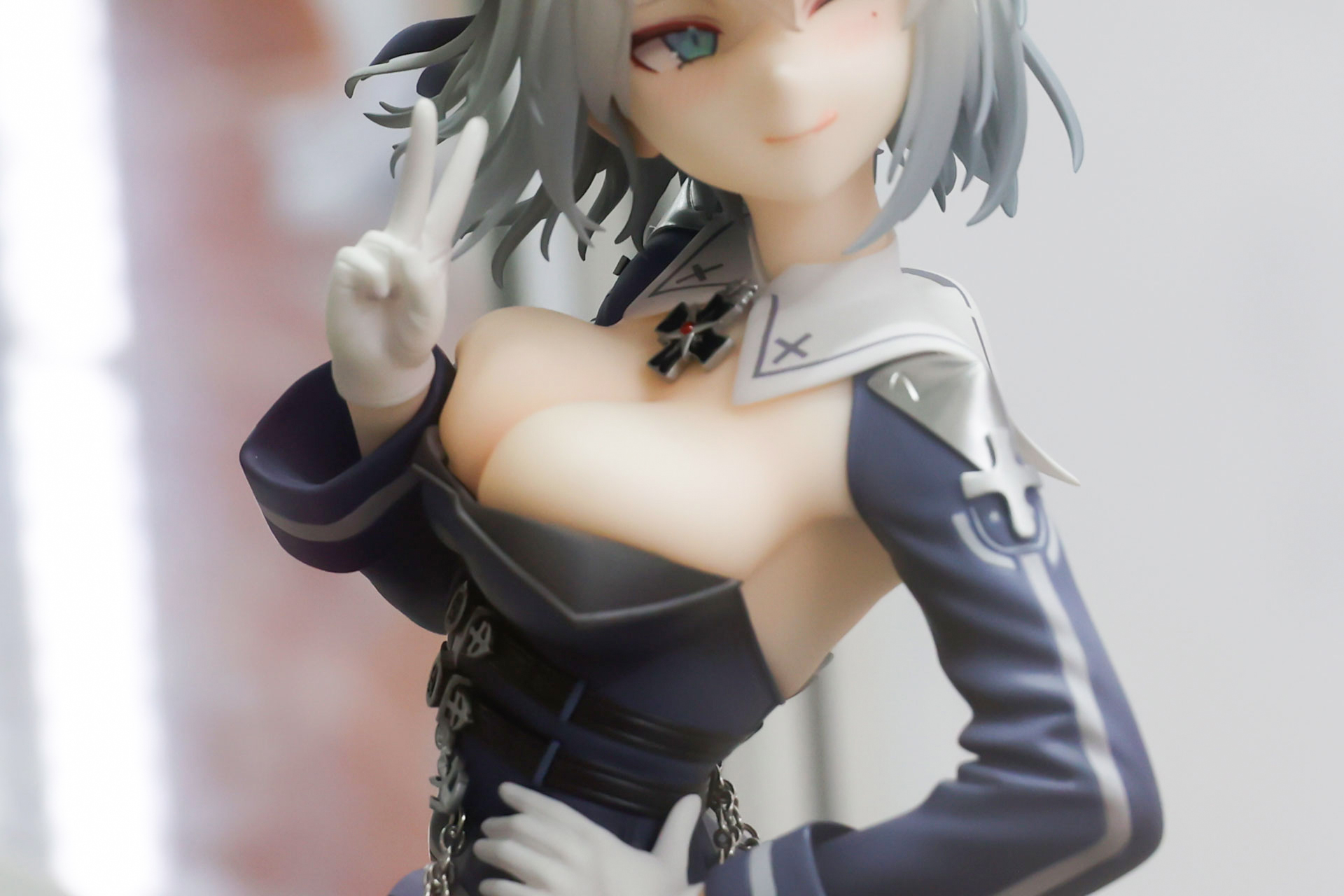 大きな胸がより大きく見える