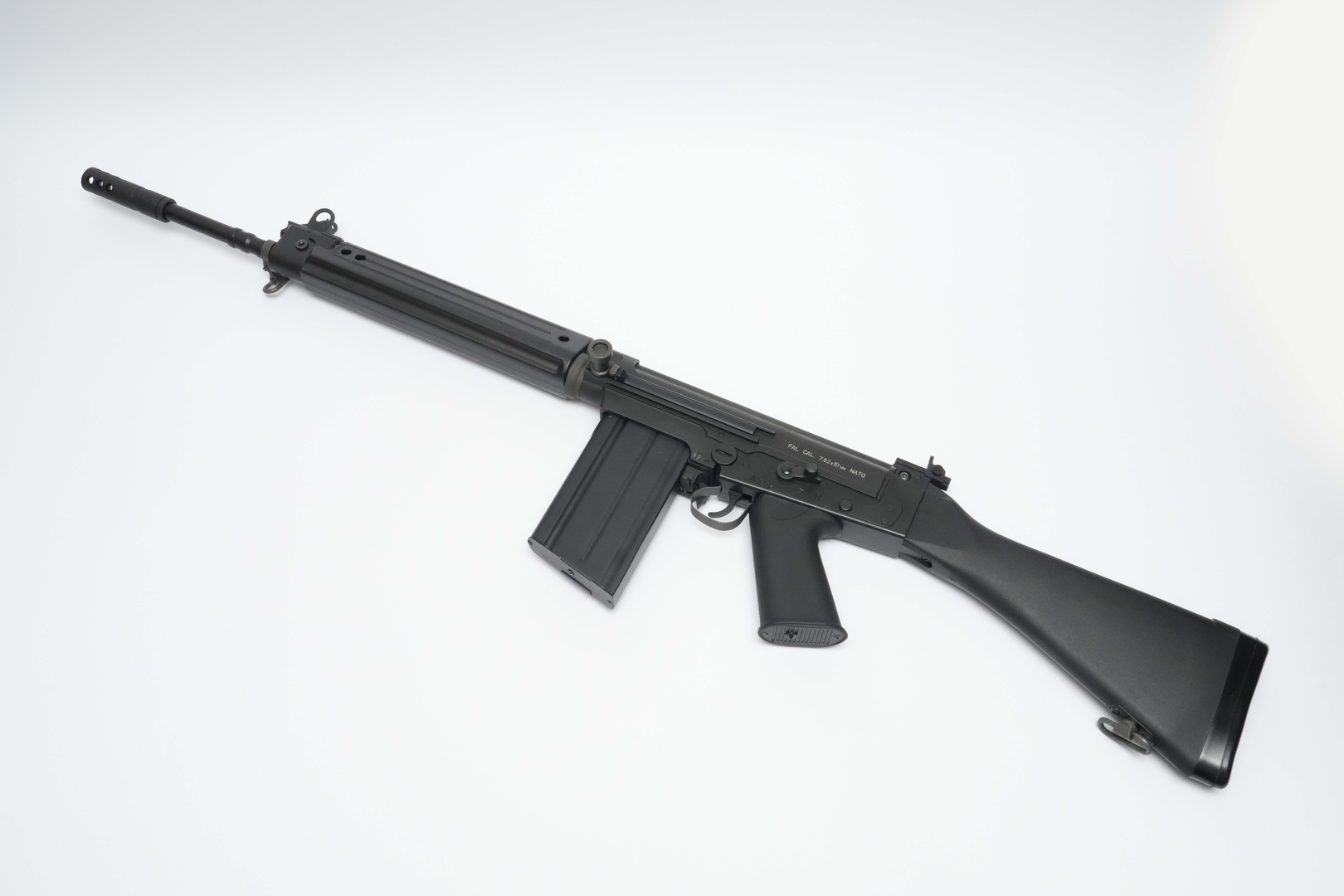 スマートかつ無骨な独特の存在感から多くの映像作品に登場