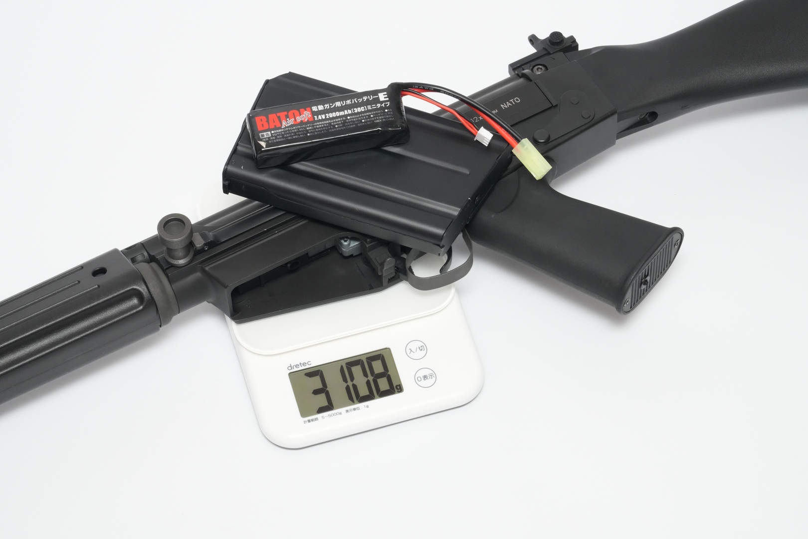 本体、マガジン、推奨バッテリーの合計重量は実測3,108g