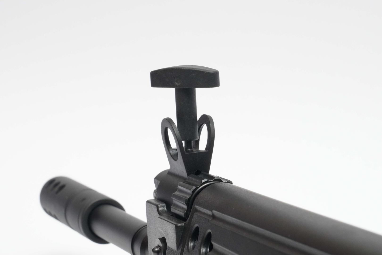 フロントサイトはアジャストメントツールで上下調整する