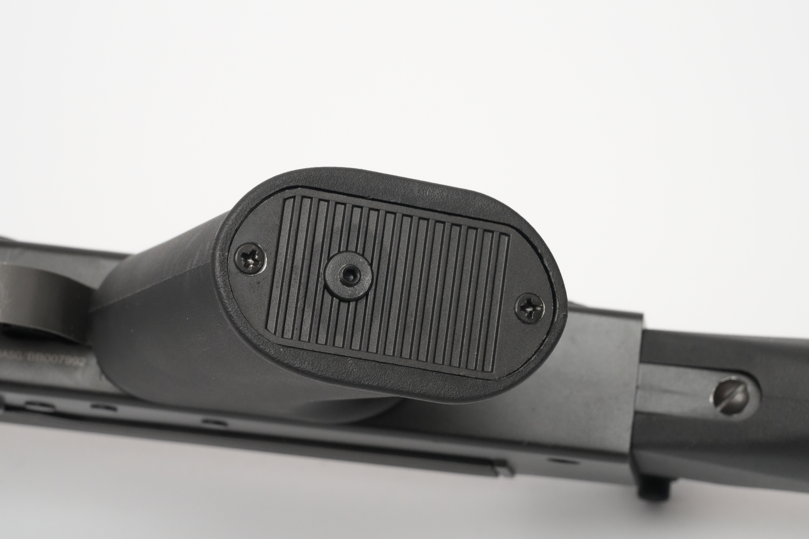 中央の六角レンチを回すと、ピニオンギヤの位置を調整できる