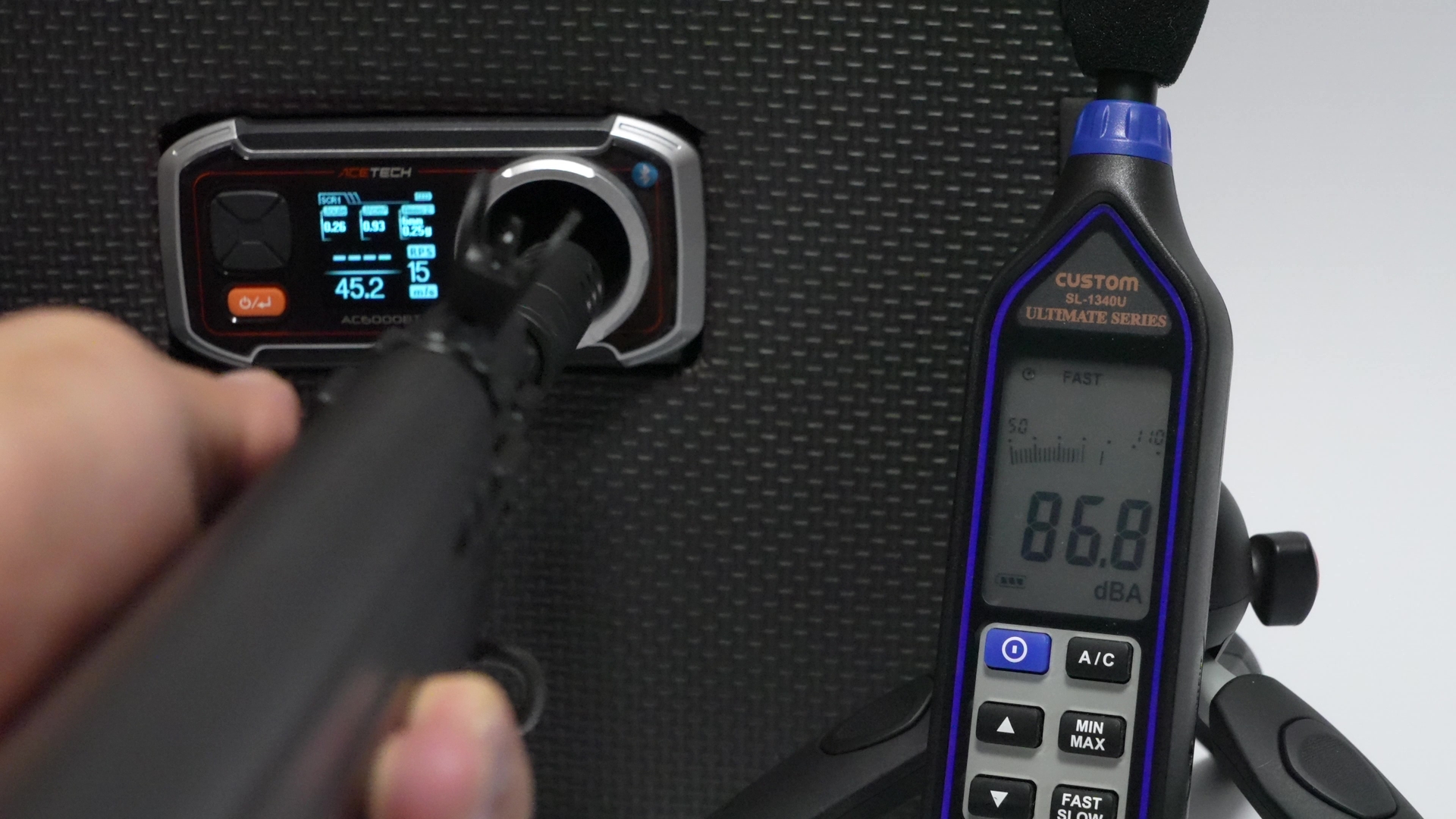 セミオート時の射撃音は最大90.8dBA、平均86.56dBA、最小81dBA