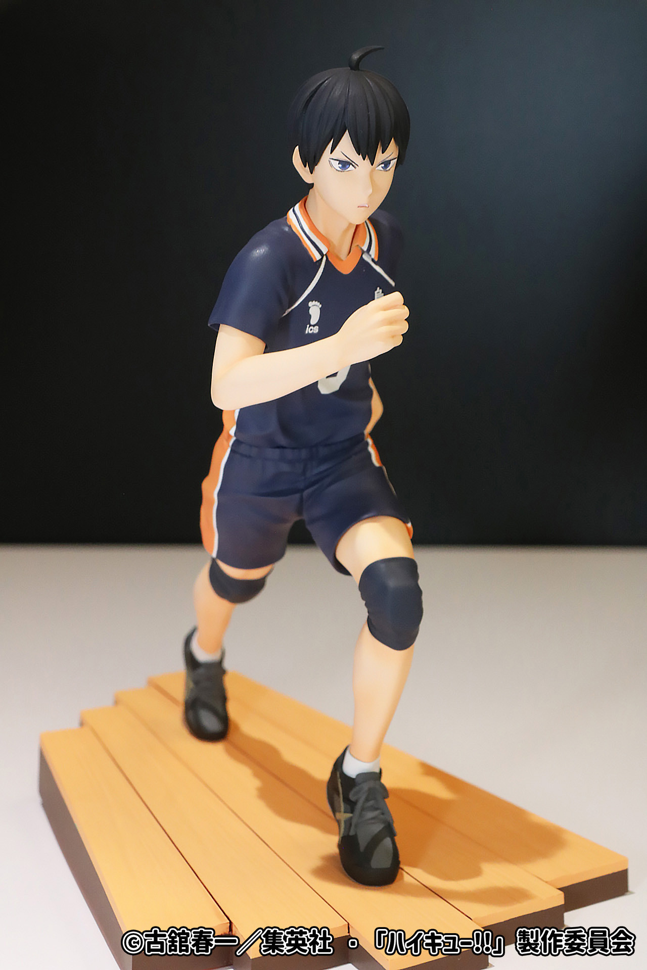 アニメ「ハイキュー!!」 ハイプレミアムフィギュア“日向翔陽”と“影山飛雄”を並べてディスプレイ