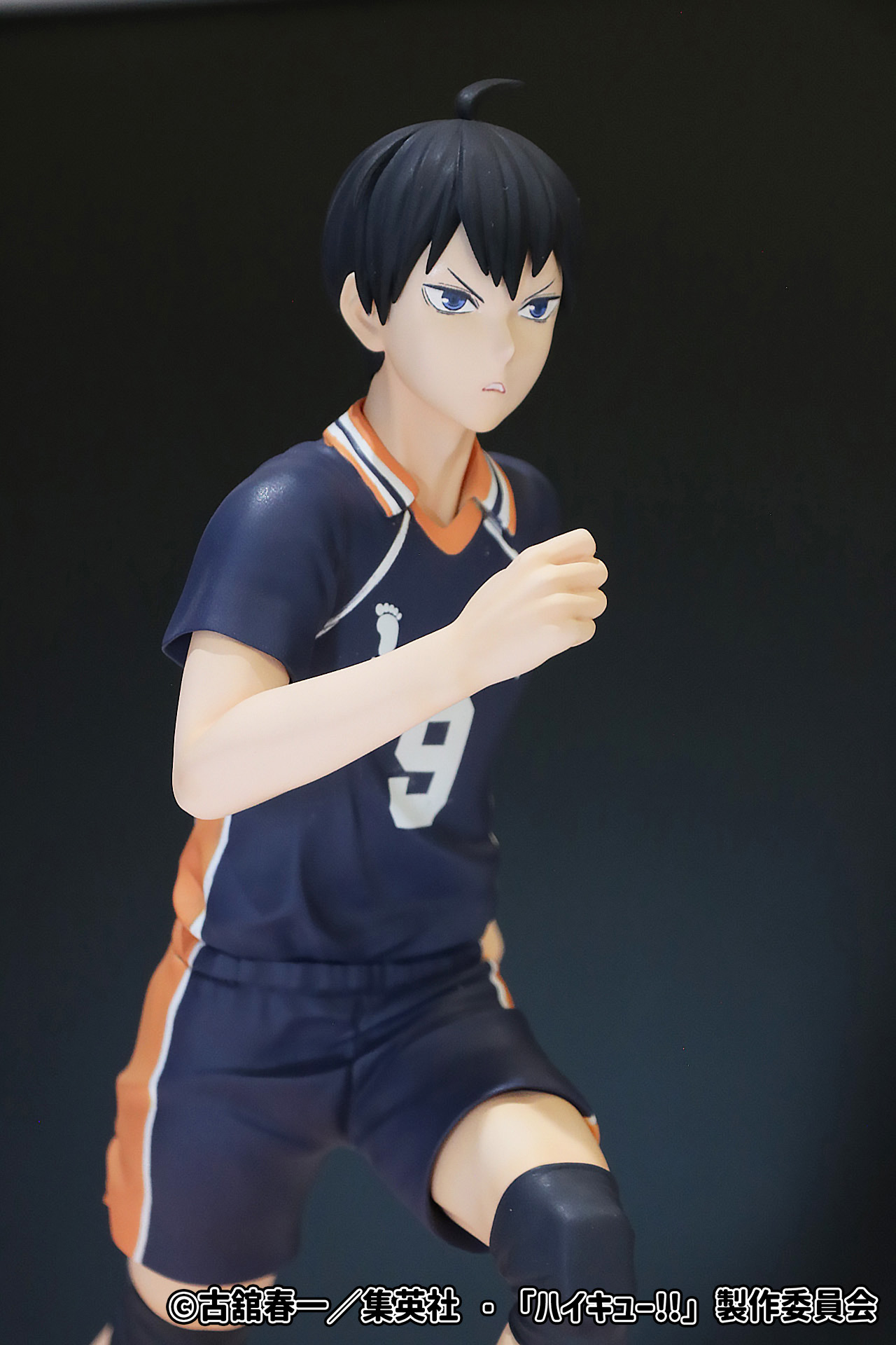 アニメ「ハイキュー!!」 ハイプレミアムフィギュア“日向翔陽”と“影山飛雄”を並べてディスプレイ