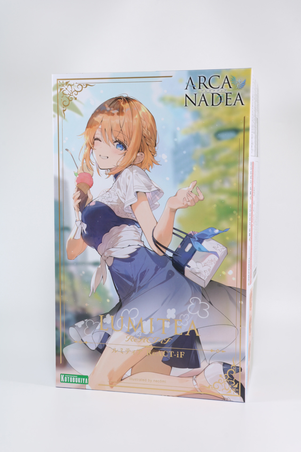 側面には作例イメージやポージングが紹介されている