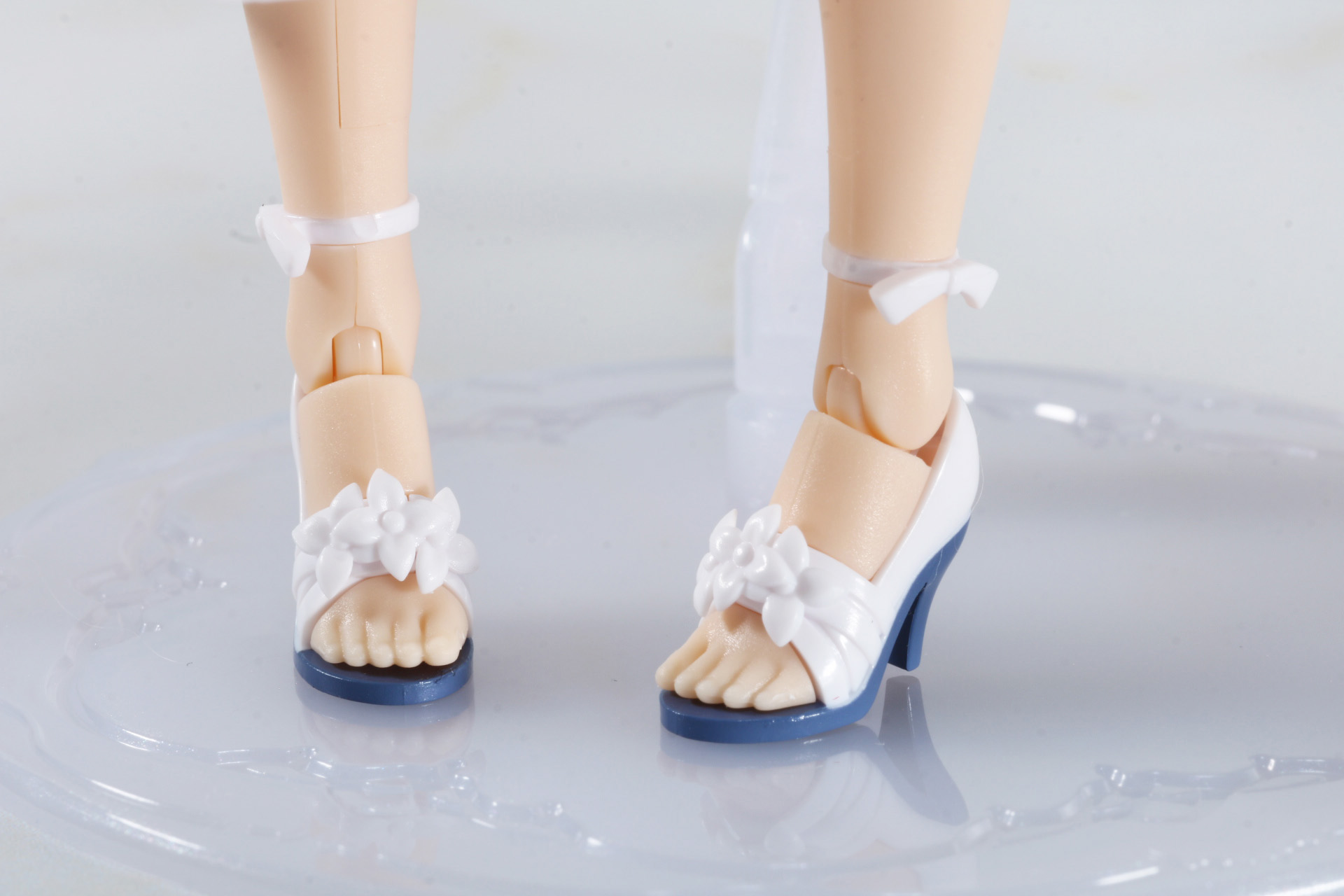 足元のサンダルも可愛い装飾も細かく表現