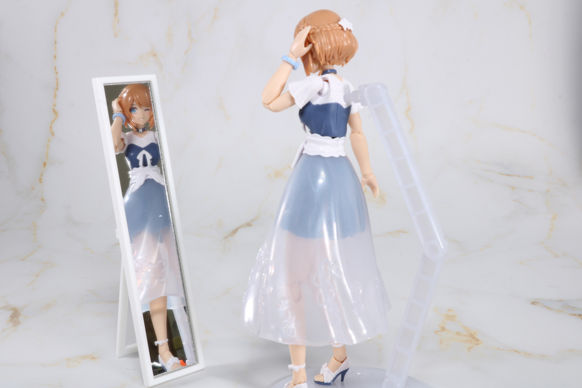 スタンドミラーで身だしなみをチェック