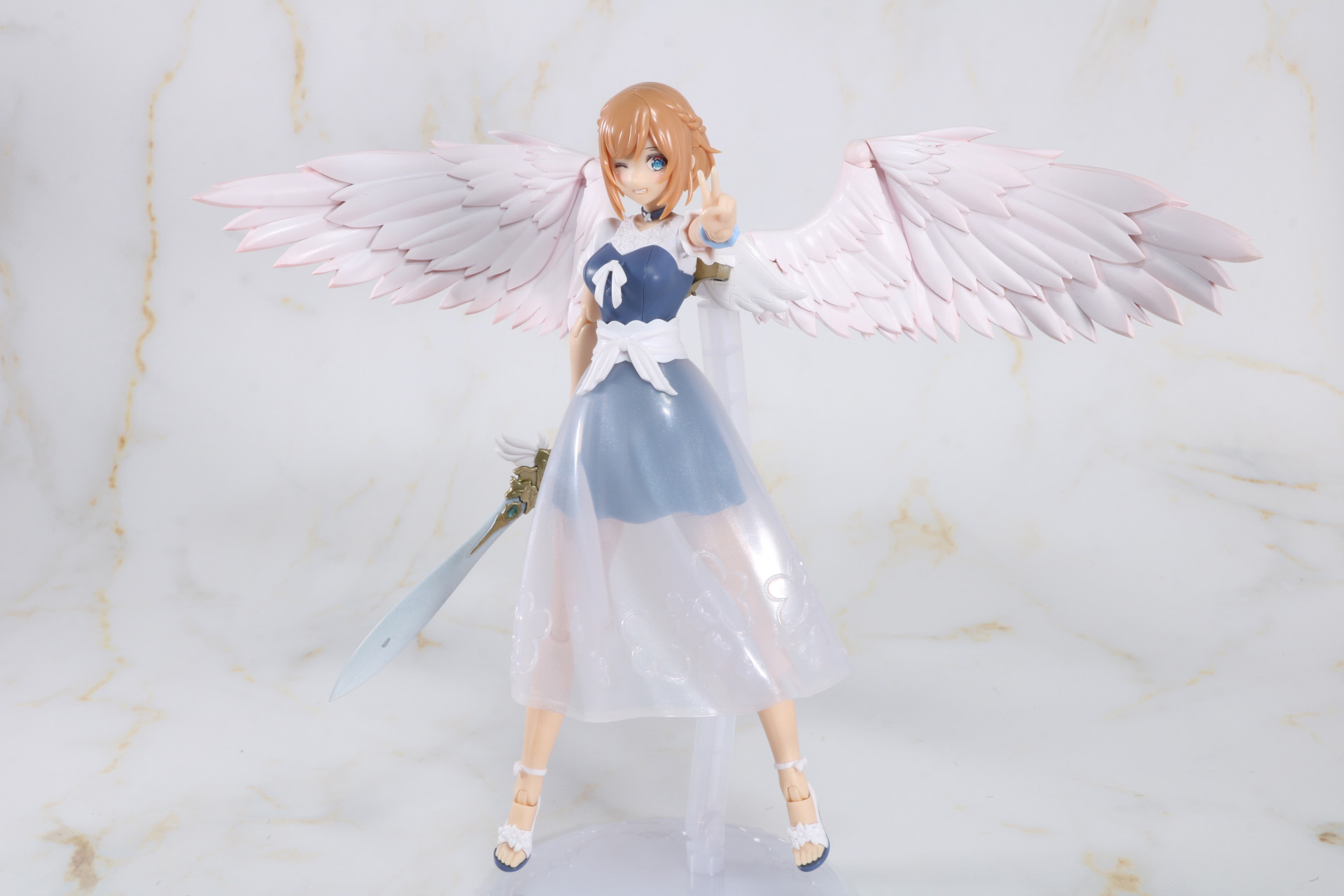 武器持ち手もあるので剣を手にすることも可能