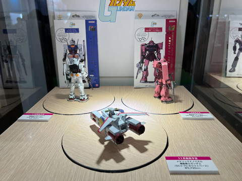 テンヨーの「メタリックナノパズル」シリーズに「ガンダム」や