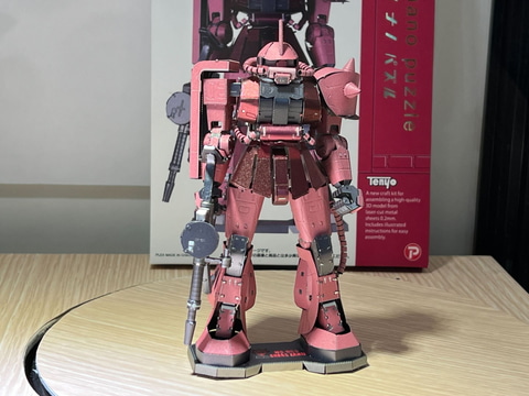 テンヨーの「メタリックナノパズル」シリーズに「ガンダム」や