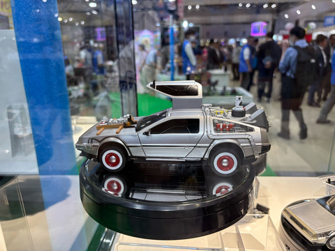 BTTF」デロリアンのラジコン2点展示！ ハピネットRC新作展示中