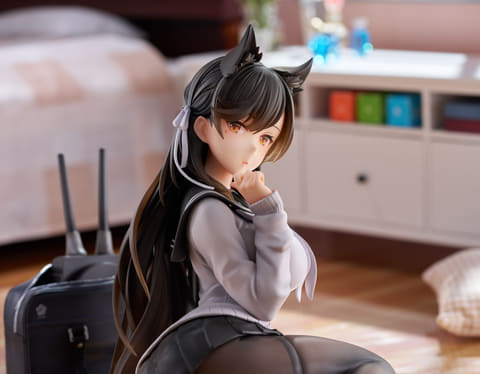 愛宕 学園トロイメライ アズールレーン 塗装済み完成品 海外製品版 制服姿の愛宕を立体化。「アズールレーン」より「愛宕【学園