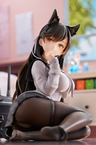 愛宕 学園トロイメライ アズールレーン 塗装済み完成品 海外製品版 制服姿の愛宕を立体化。「アズールレーン」より「愛宕【学園