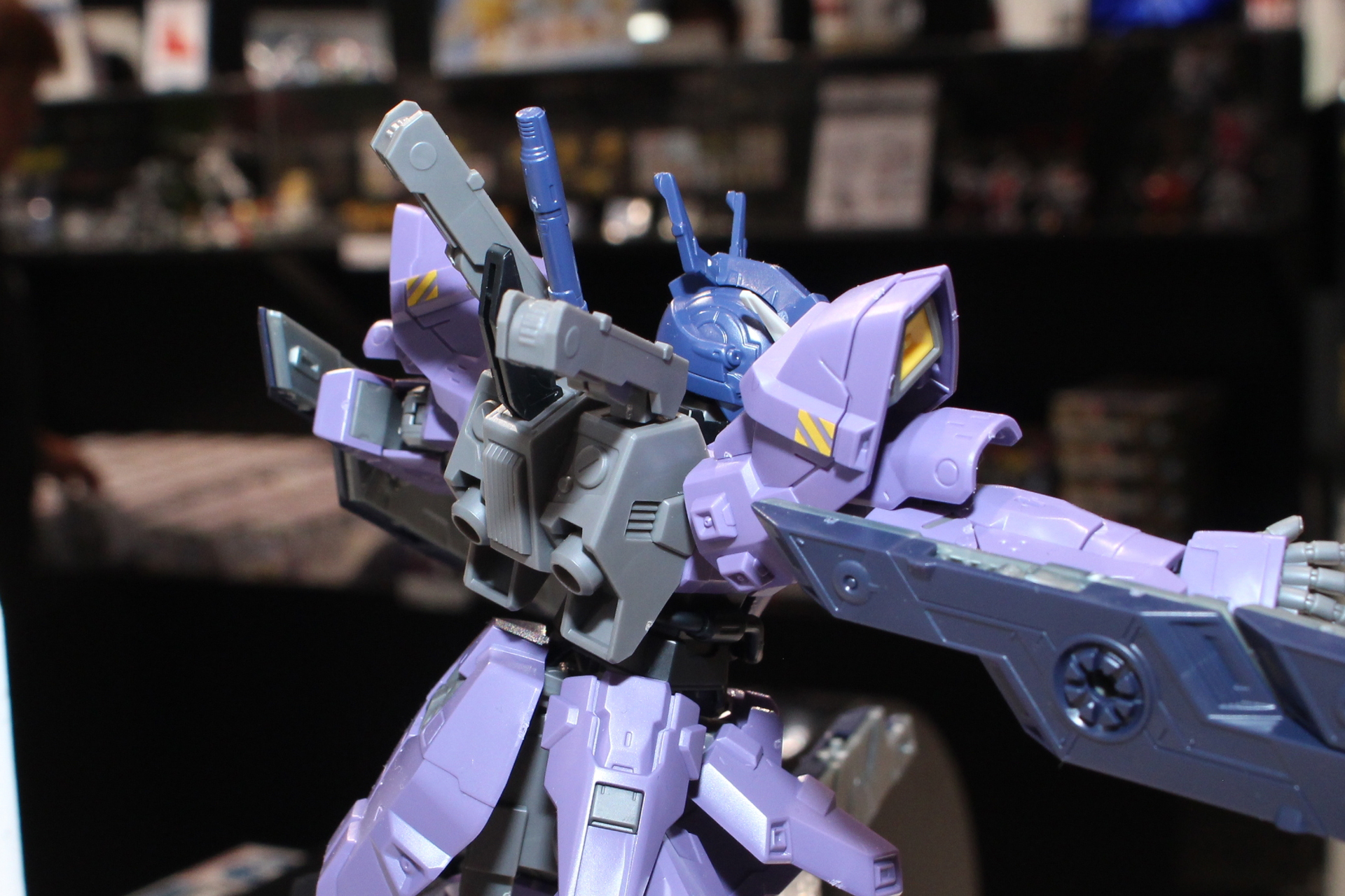 武装はバックパックに収納可能だ