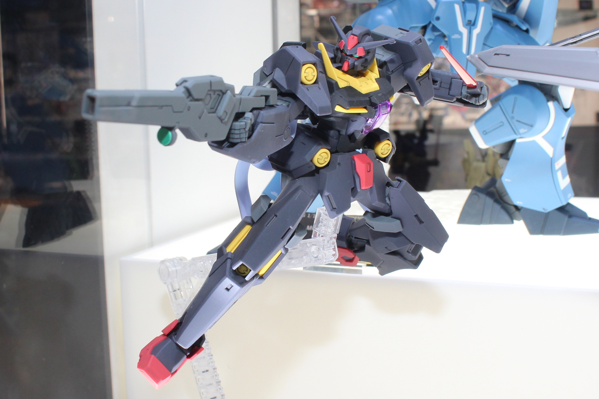 「HG 1/144 ガンダムプルトーネブラック」。6月発送（1次予約分）。価格は2,640円。プレミアムバンダイ販売商品
