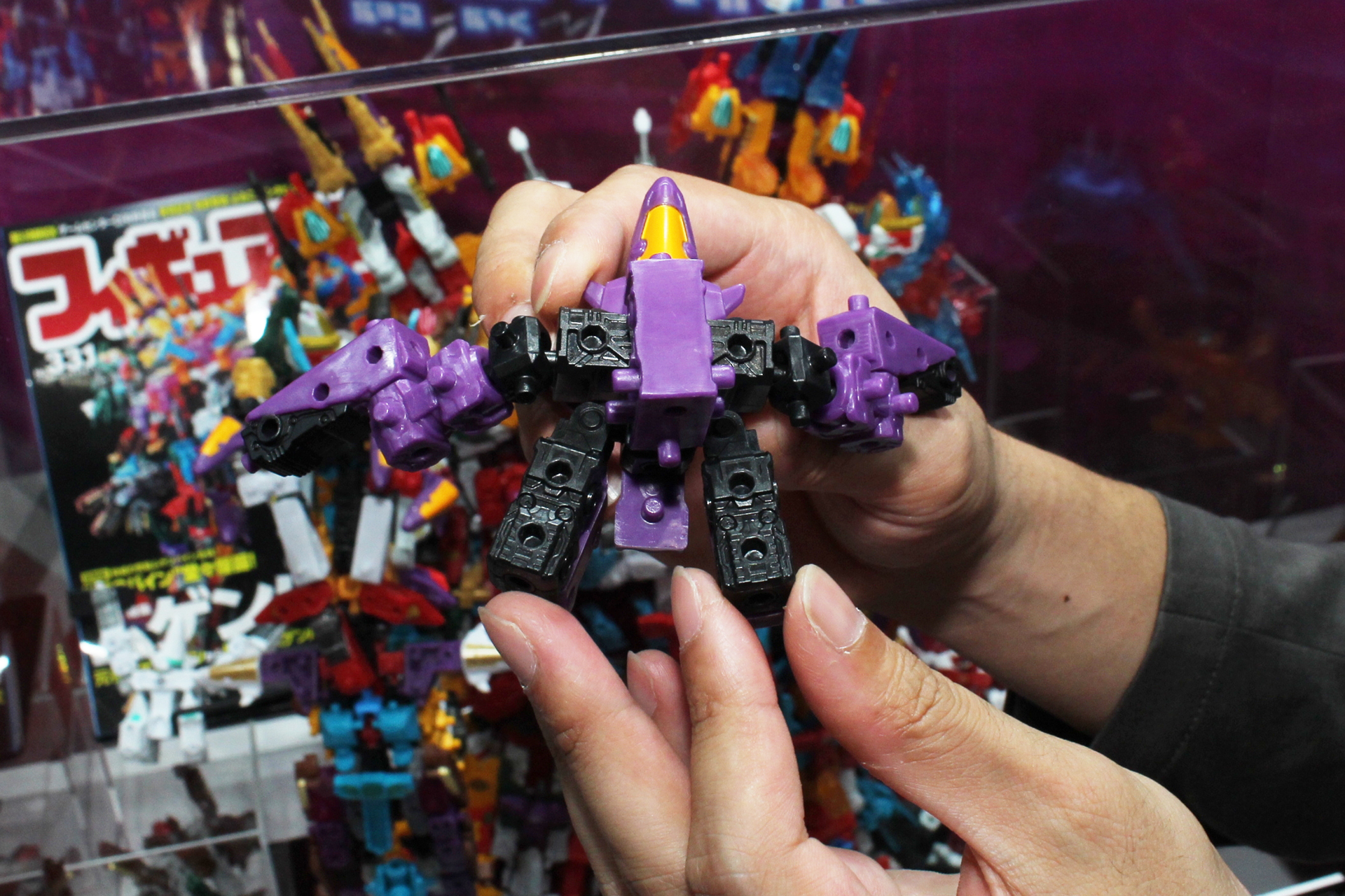 ジョイントが設けられたコアパーツ。これが合体変形の基礎となる