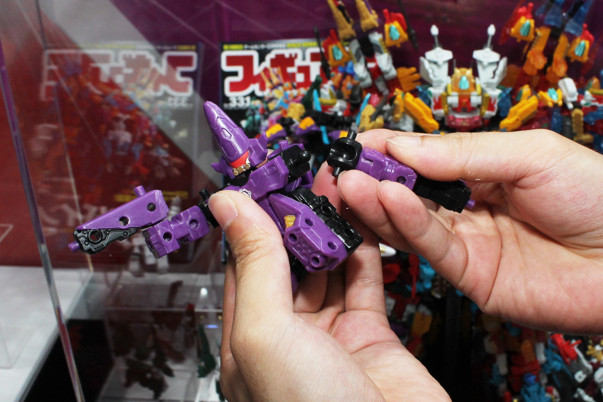 可動部分にはボールジョイントを備えている