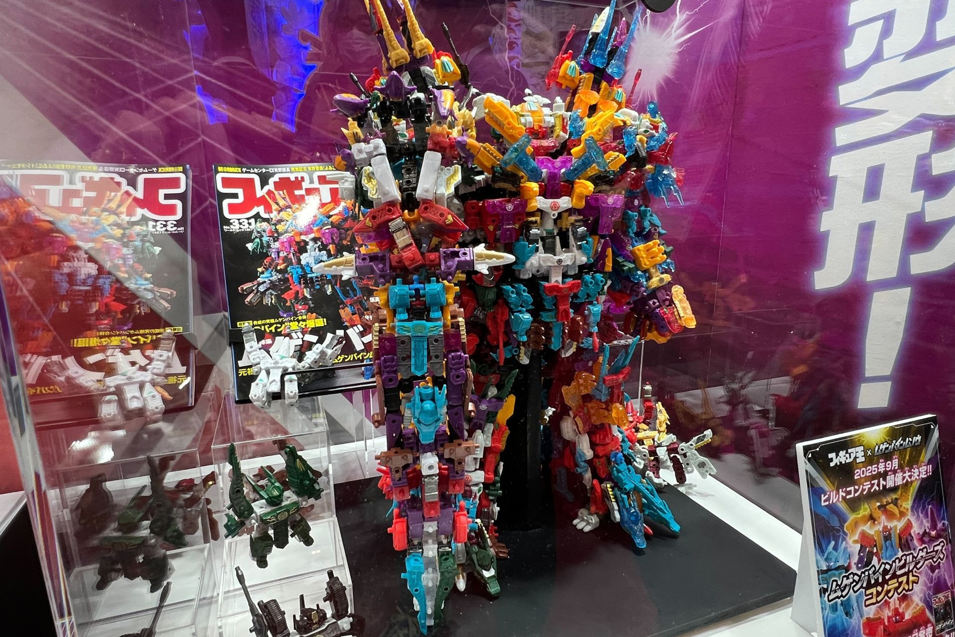 雑誌「フィギュア王」の企画で作られた100バイン。全高1m以上の大作だ