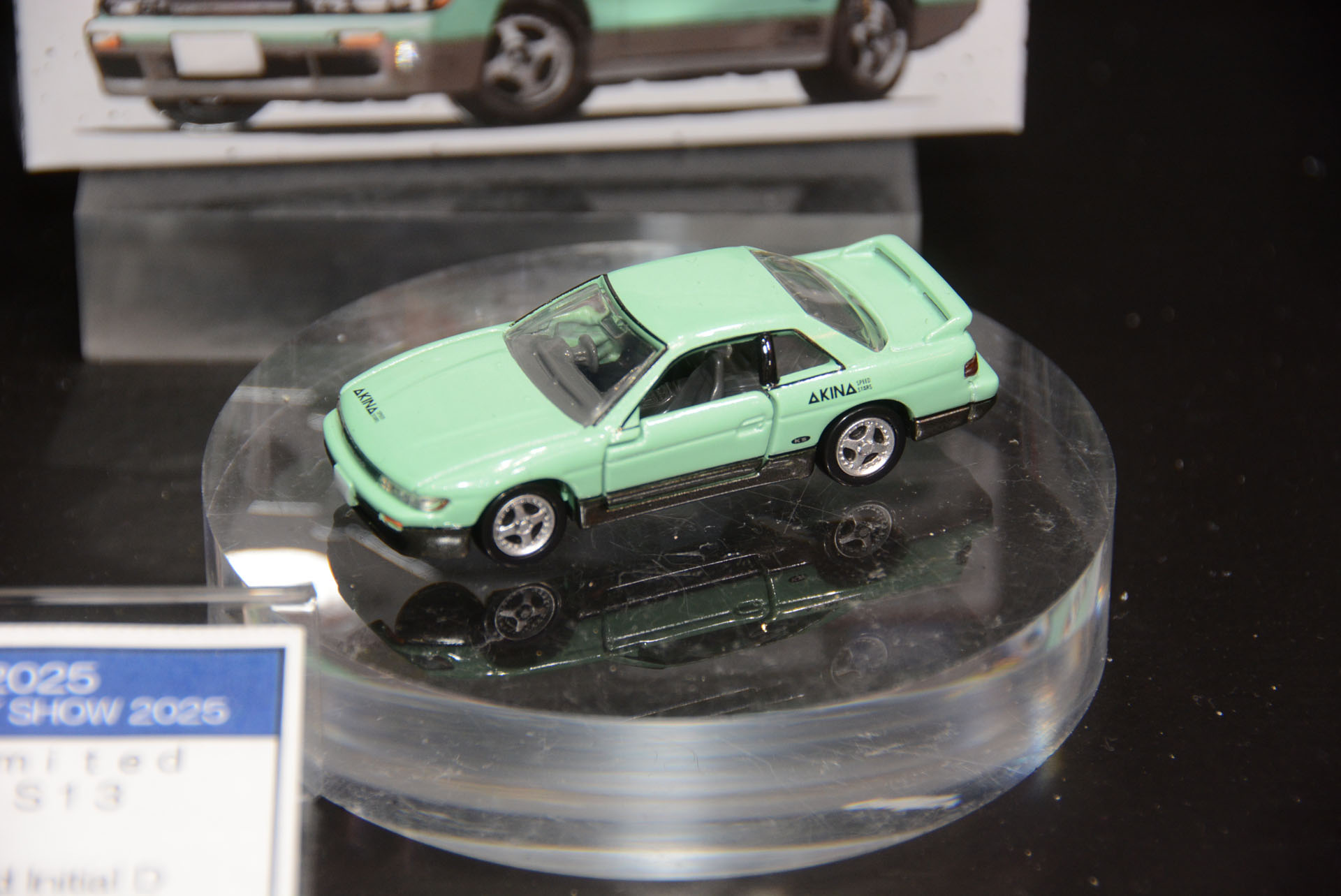 まさかこのクルマが商品化されるとは、と驚かされる池谷のシルビア。チームステッカーやマフラー、内装もきちんと再現している。12月6日発売予定で、1,430円