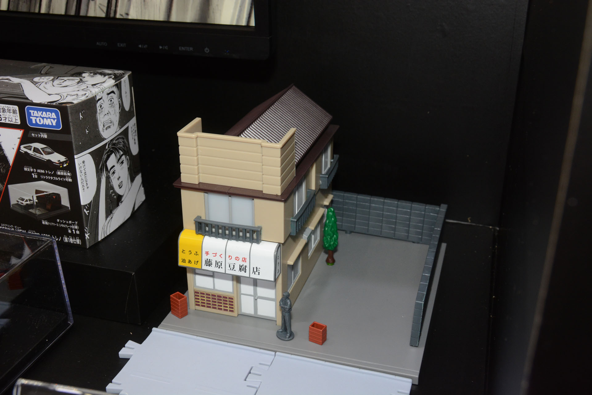 豆腐店の全景を再現した商品。12月6日発売予定で、5,280円