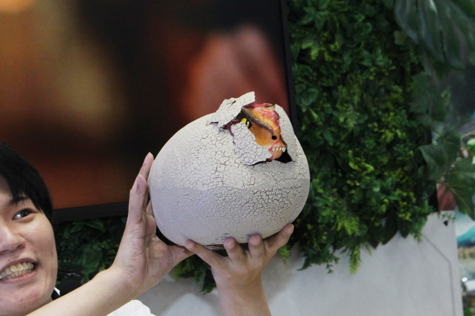 T-レックスが顔を出した