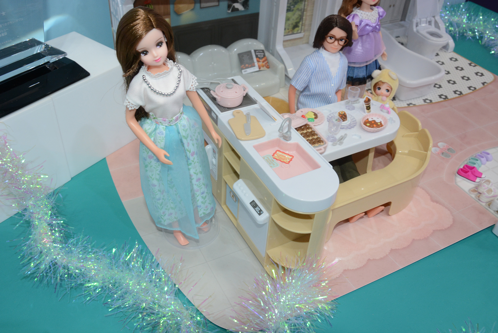 キッチンは機能的で、オーブンも完備