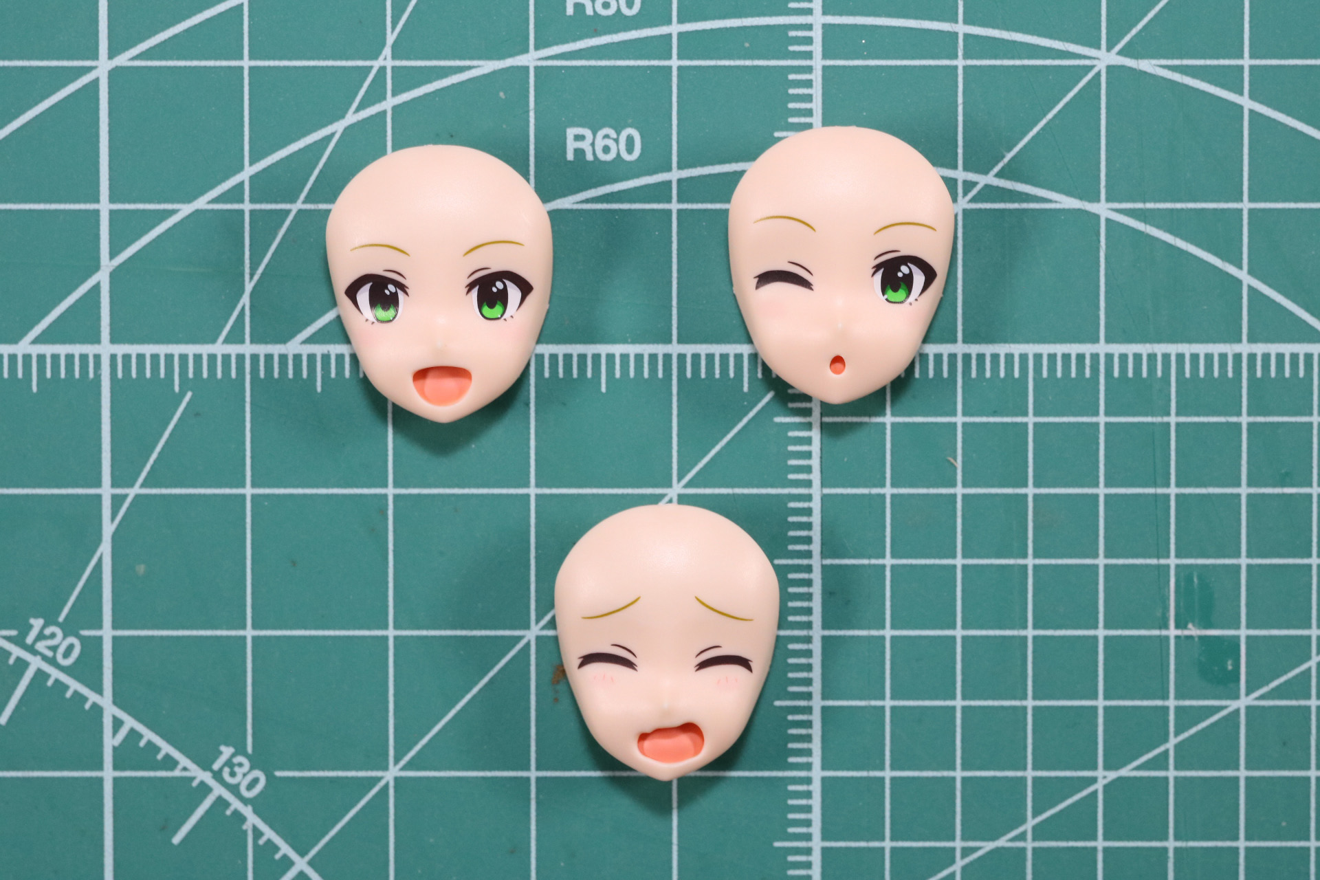 フェイスパーツの組み立て