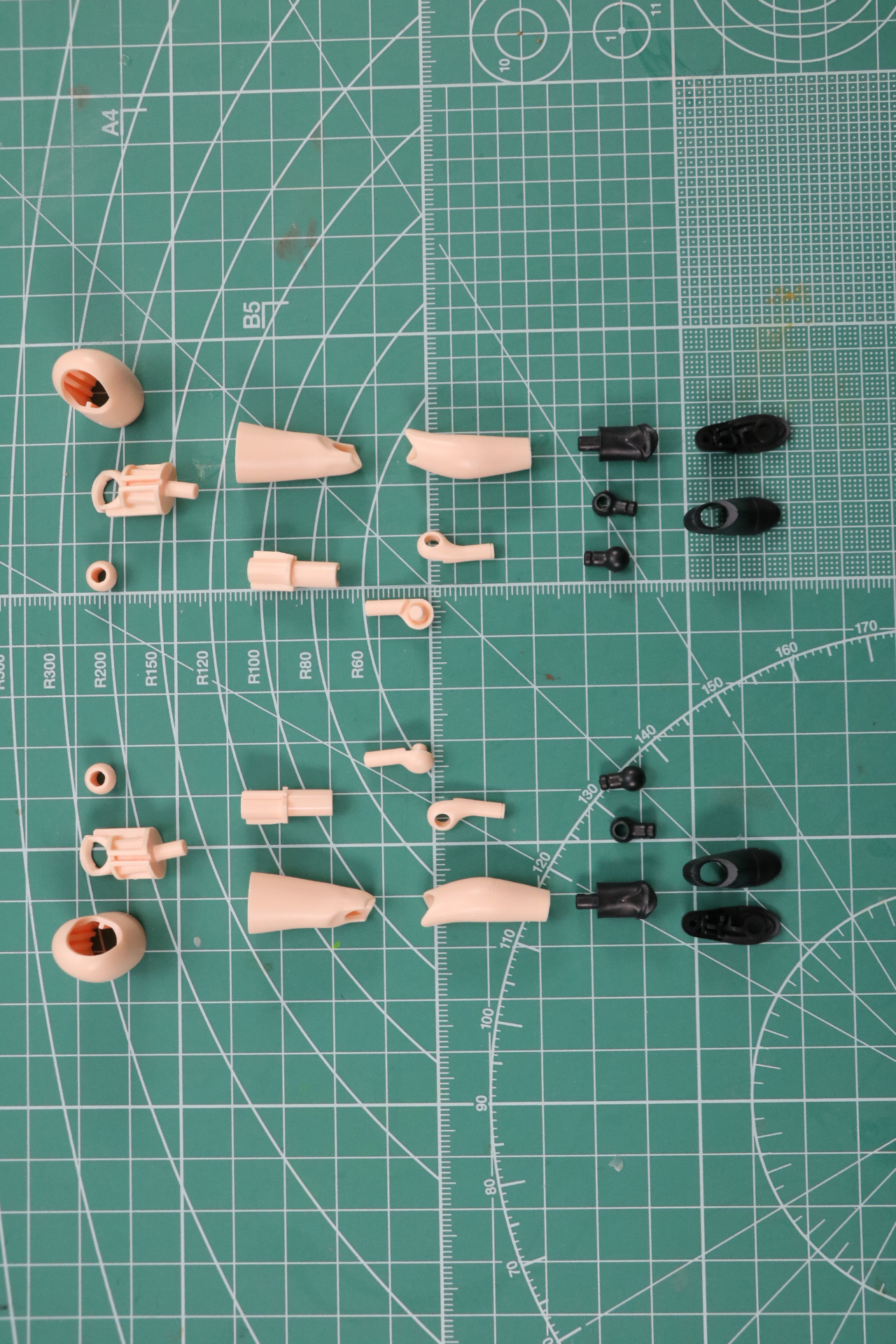 脚部の組み立て