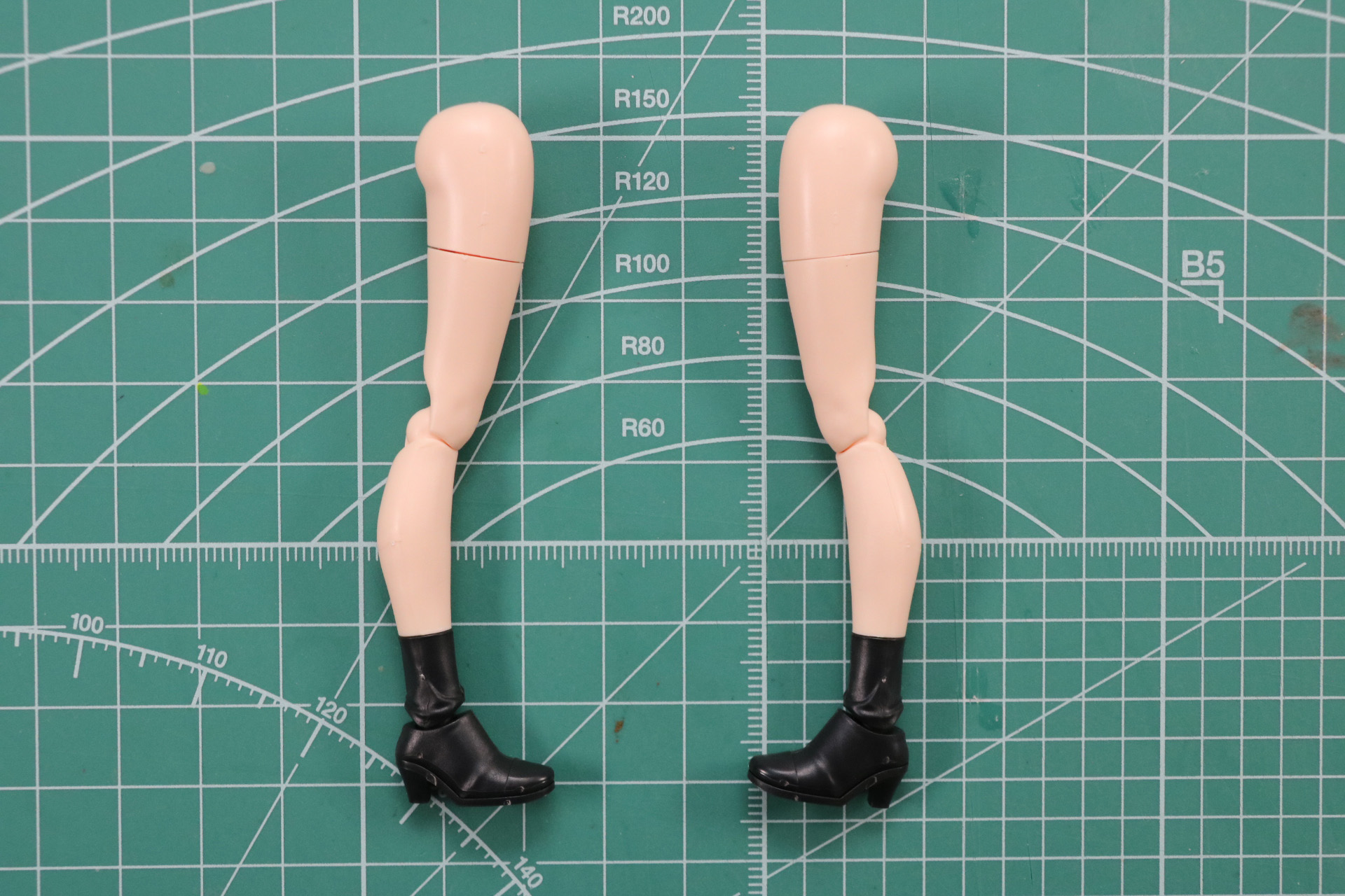 脚部の組み立て