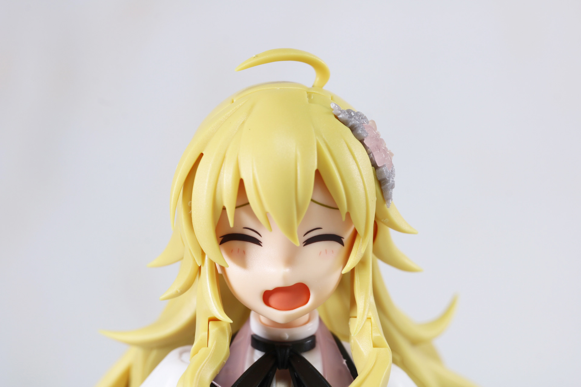 普段の眠たげな様子などを表現できるあくび顔