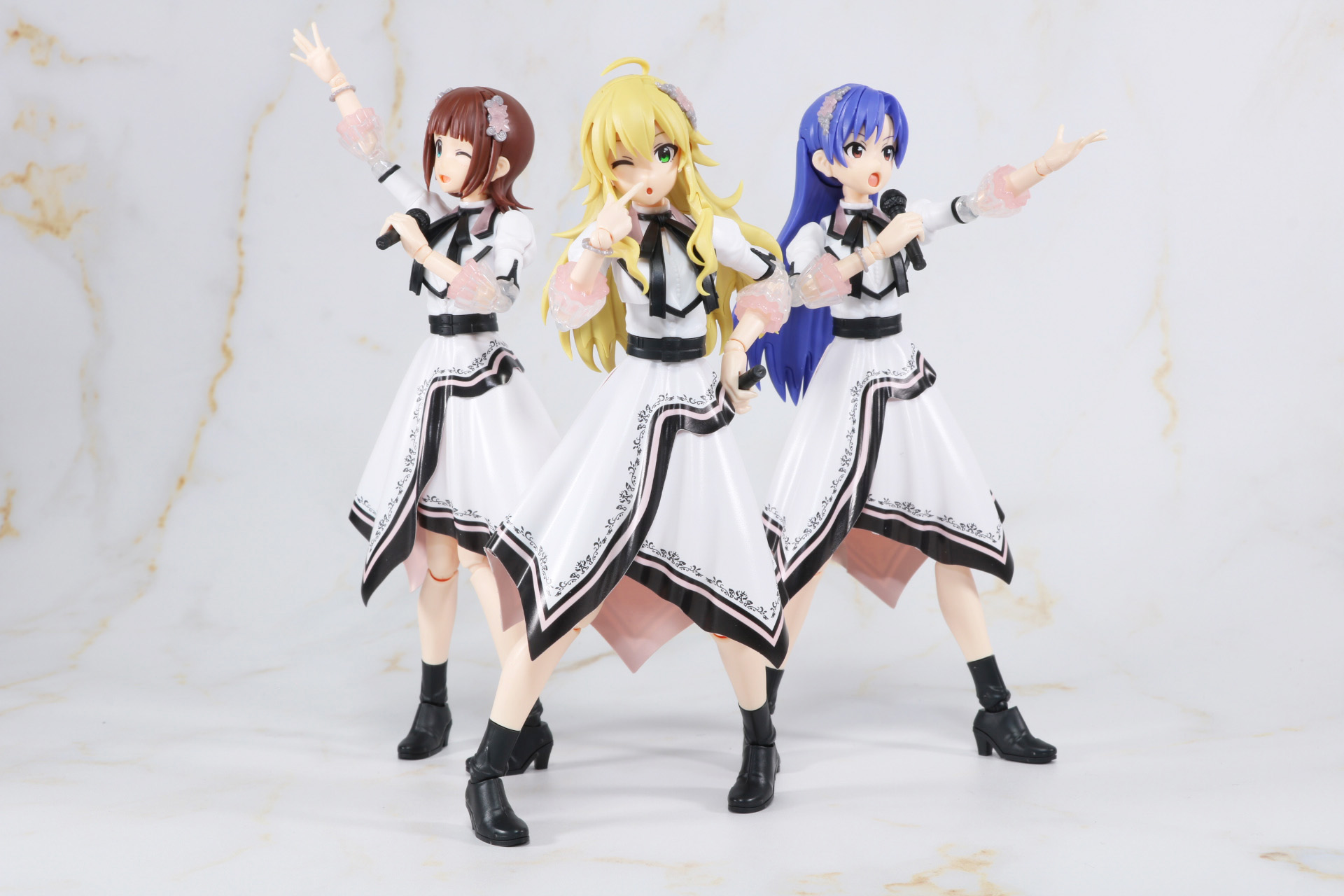 「天海春香」、「如月千早」とともにステージに立つ「星井美希」