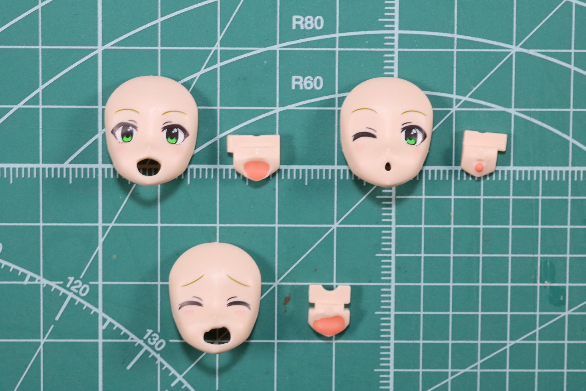 フェイスパーツの組み立て