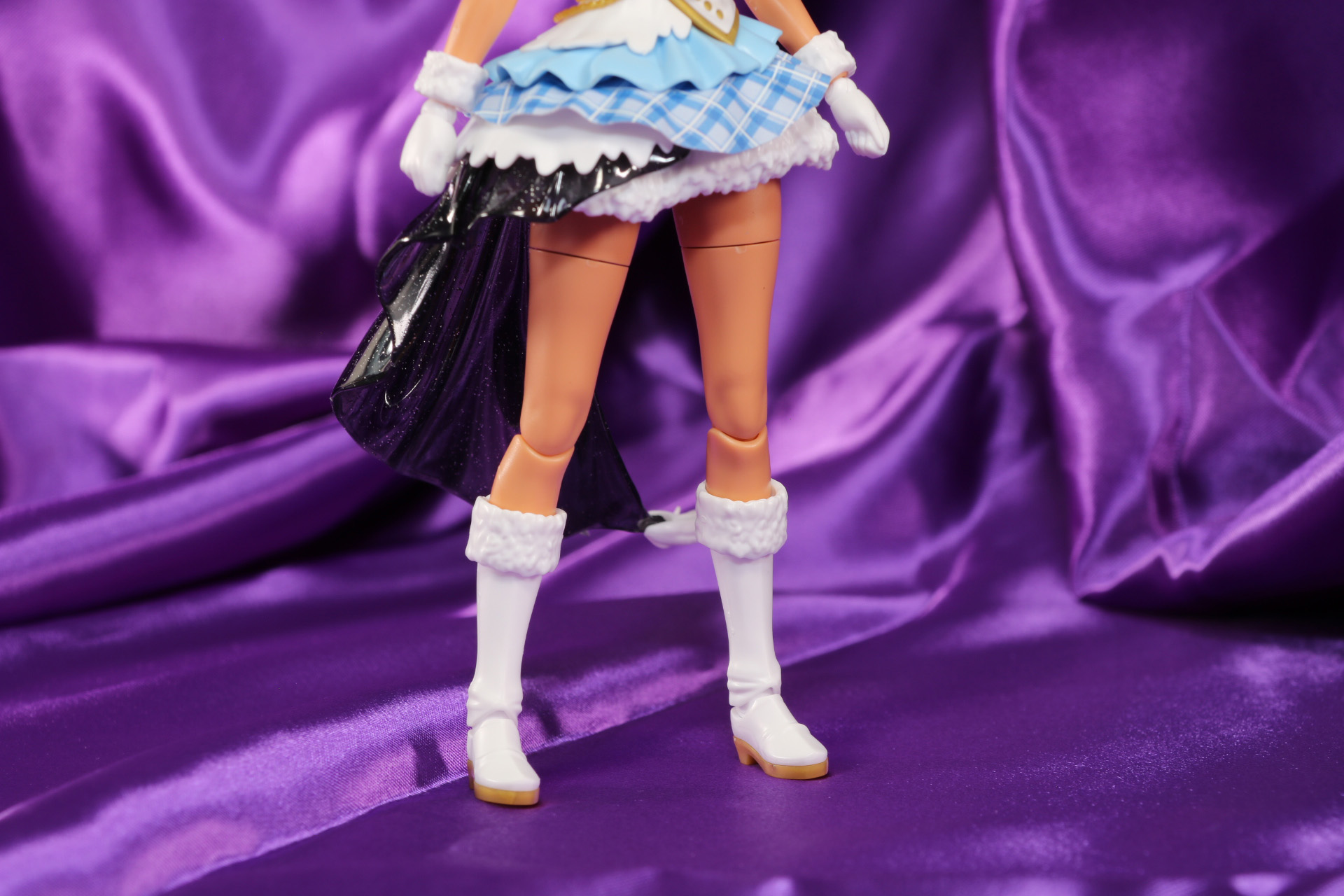 肌の色は「和泉愛依」に合わせてスキンカラーCが採用されている