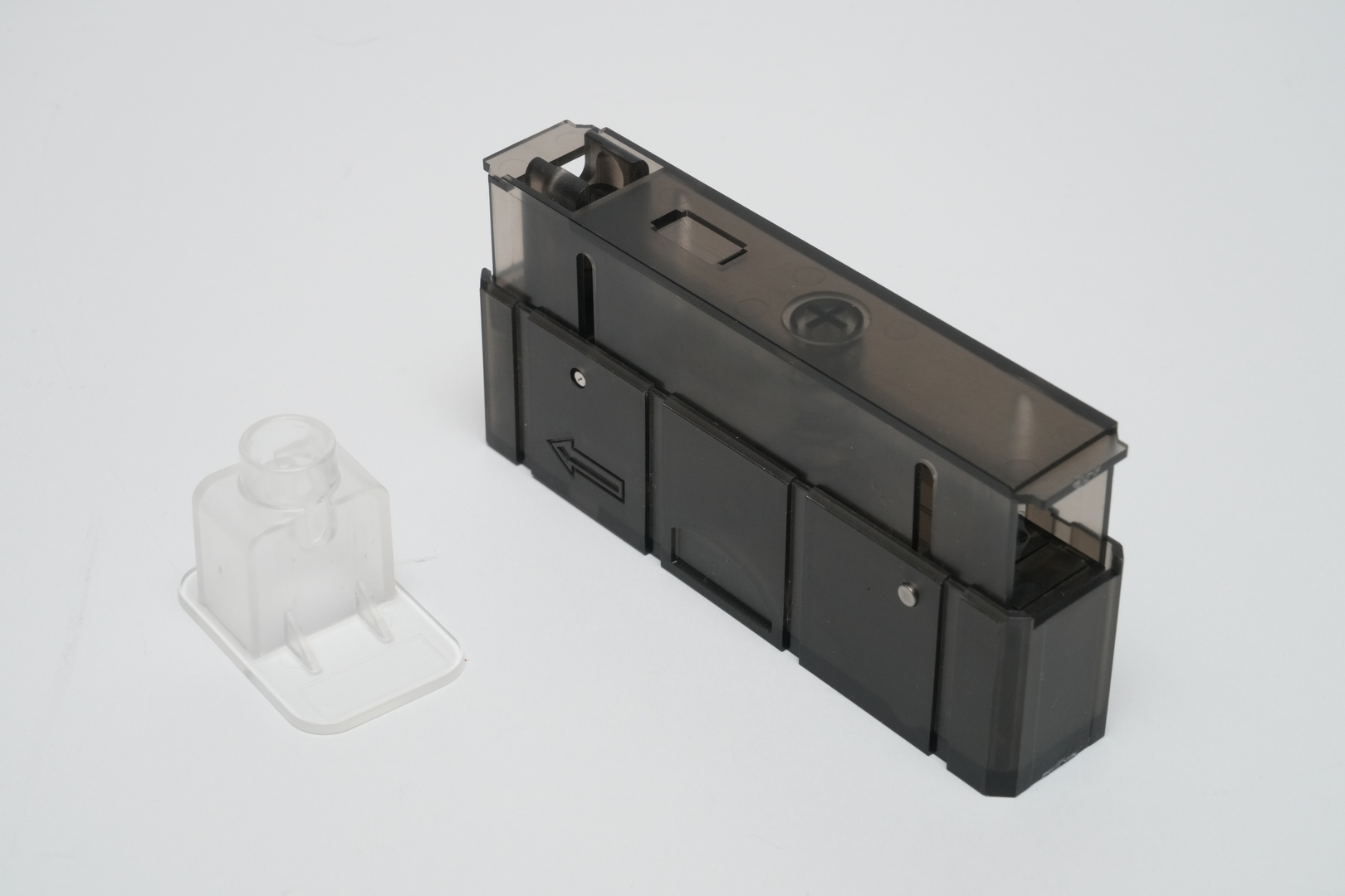 リップを露出させてスムーズにマガジンにBB弾を装填できるよう専用ガイドがひとつ同梱されている