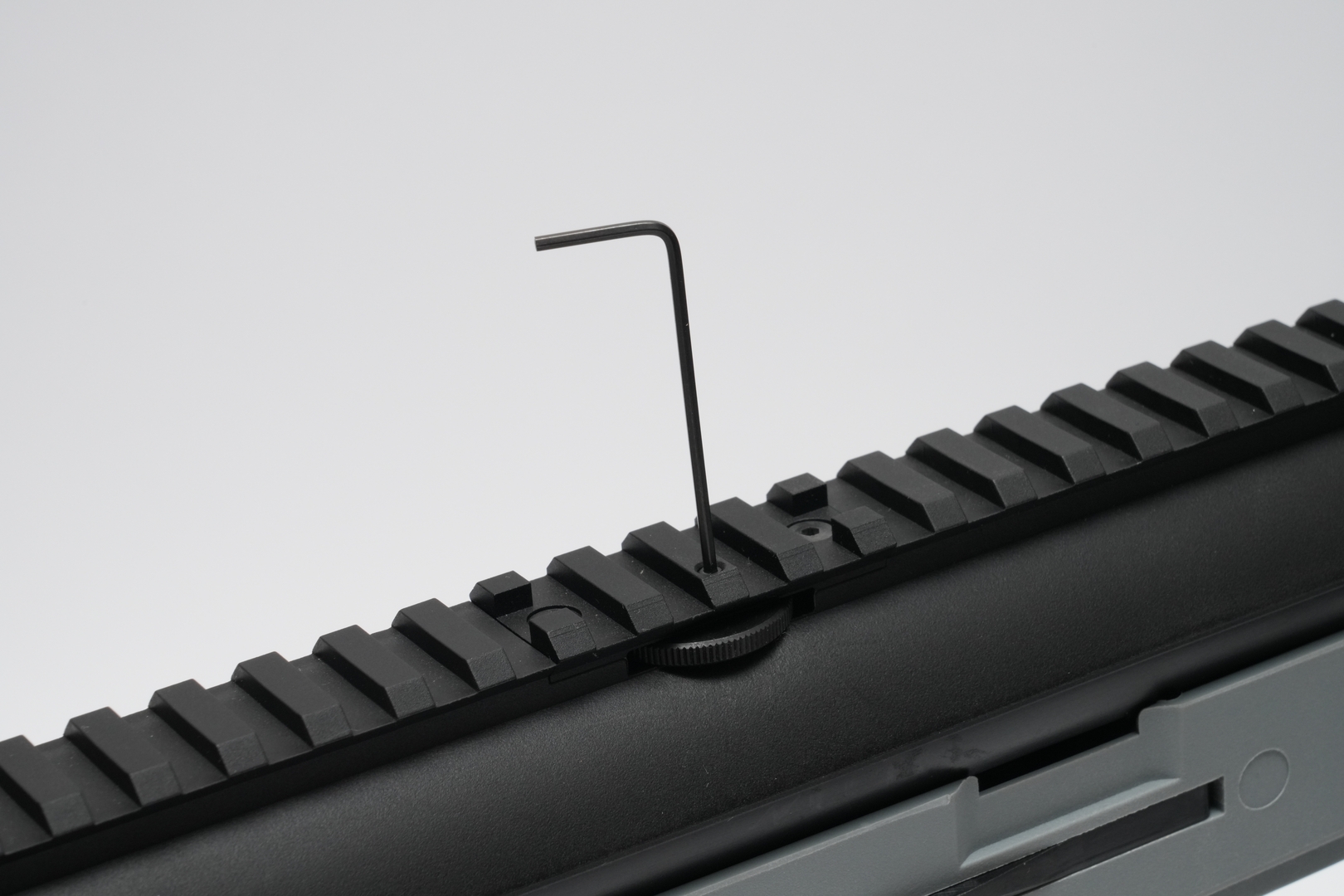 ダイヤル上のイモネジを締めれば、ホップ量を固定できる