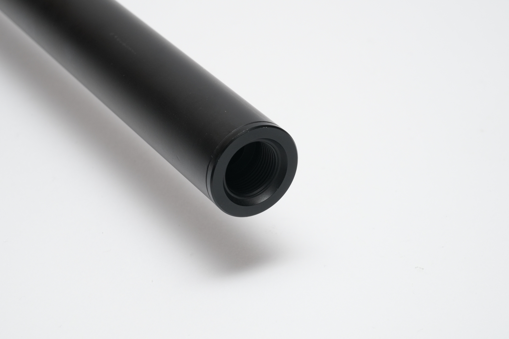 マズルキャップは14mm逆ネジ付き