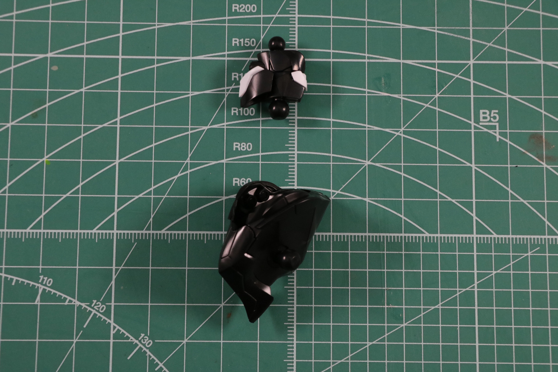 腹部、腰部の組み立て