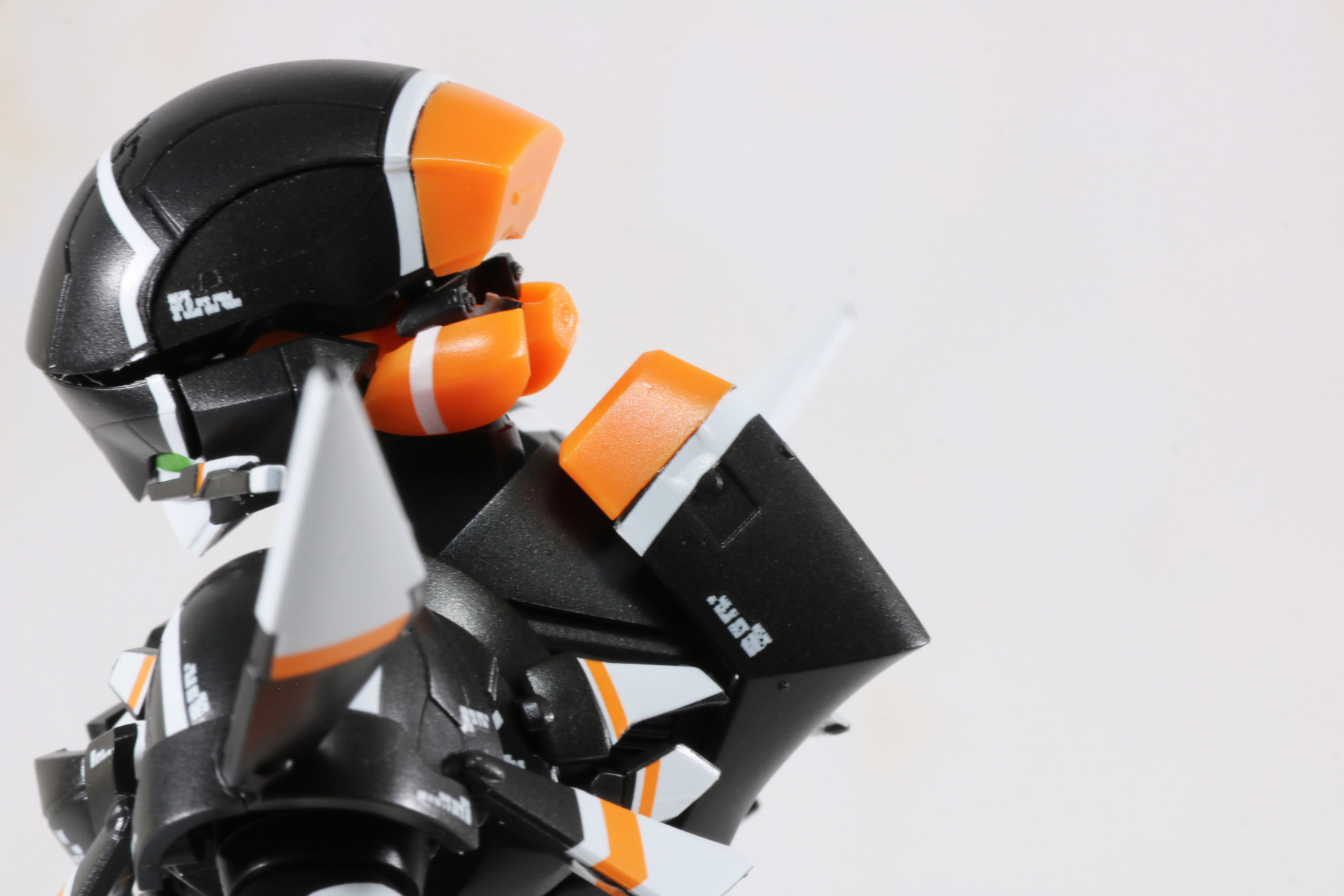 エフェクトパーツは本体のオレンジ部分のパーツを差し替え