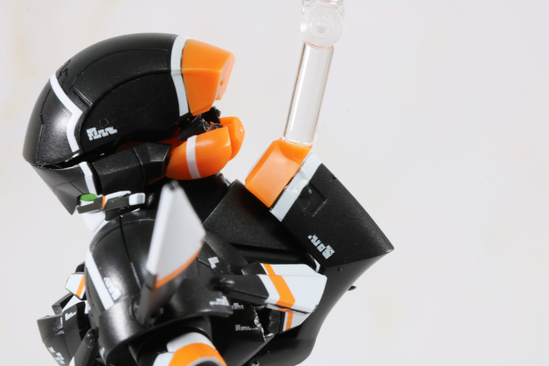 エフェクトパーツは本体のオレンジ部分のパーツを差し替え