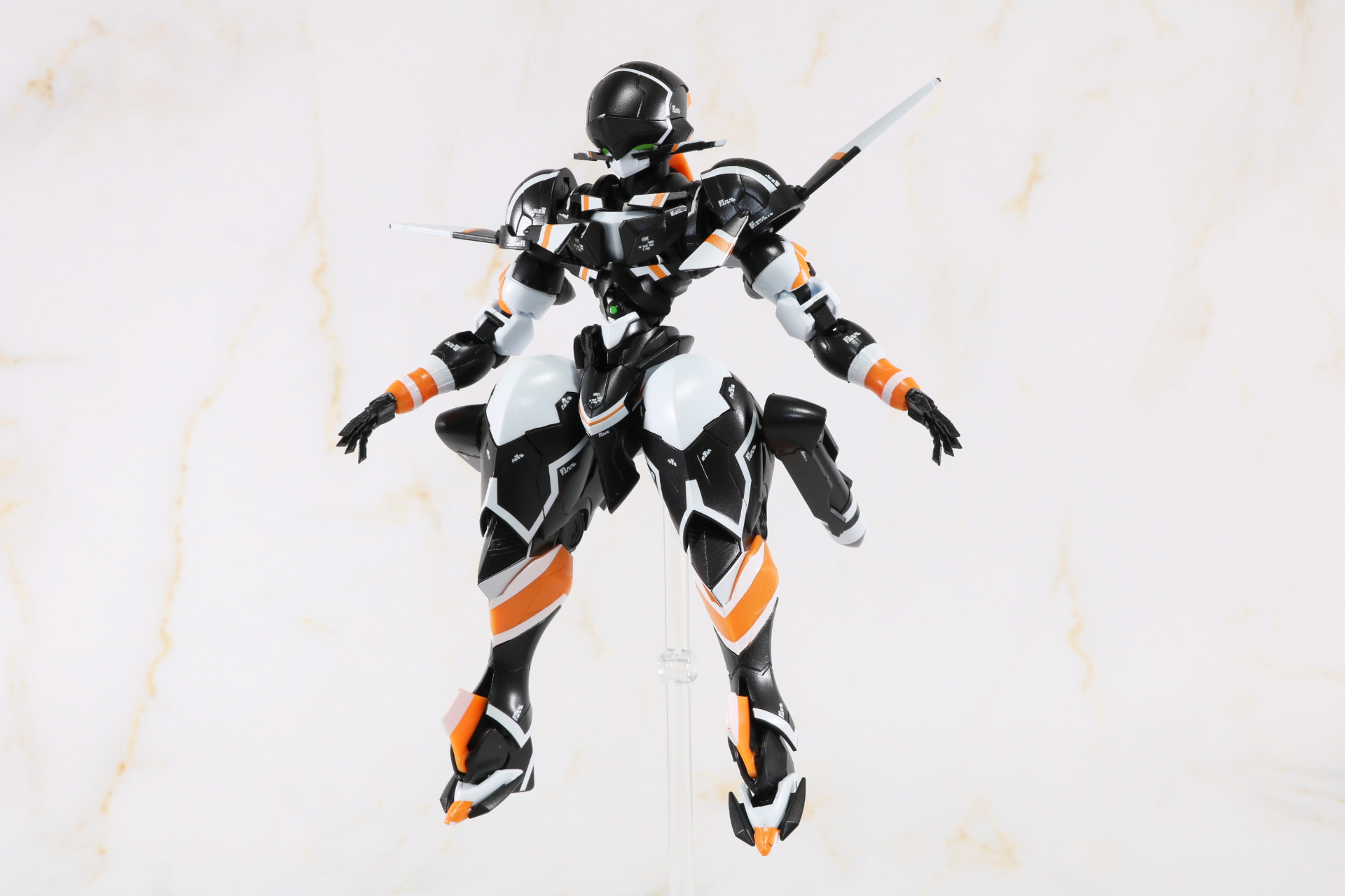 専用スタンドによってより自由なポージングが可能