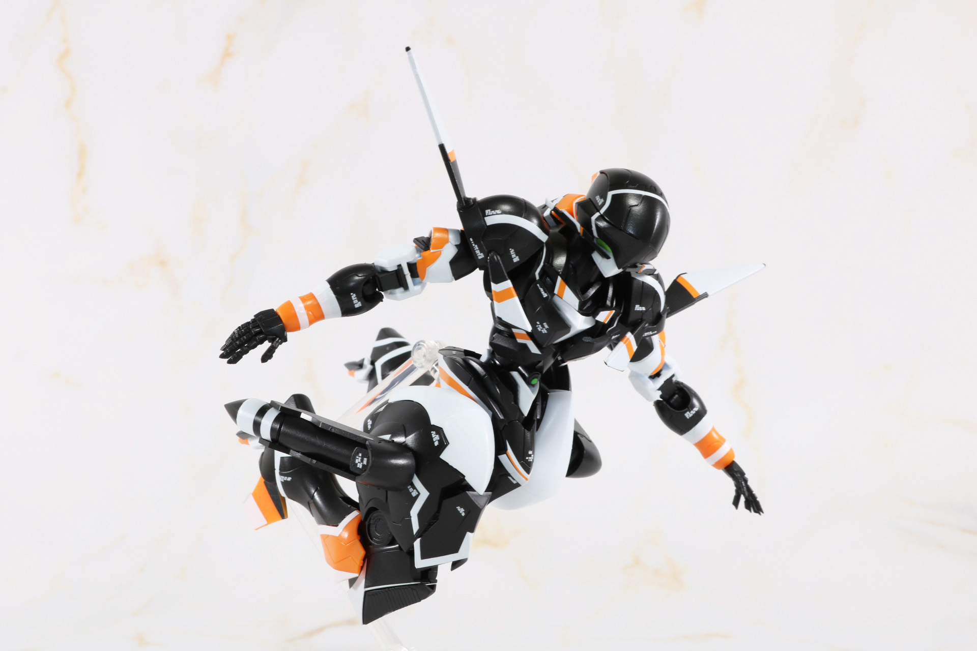 飛行をイメージしたポージング