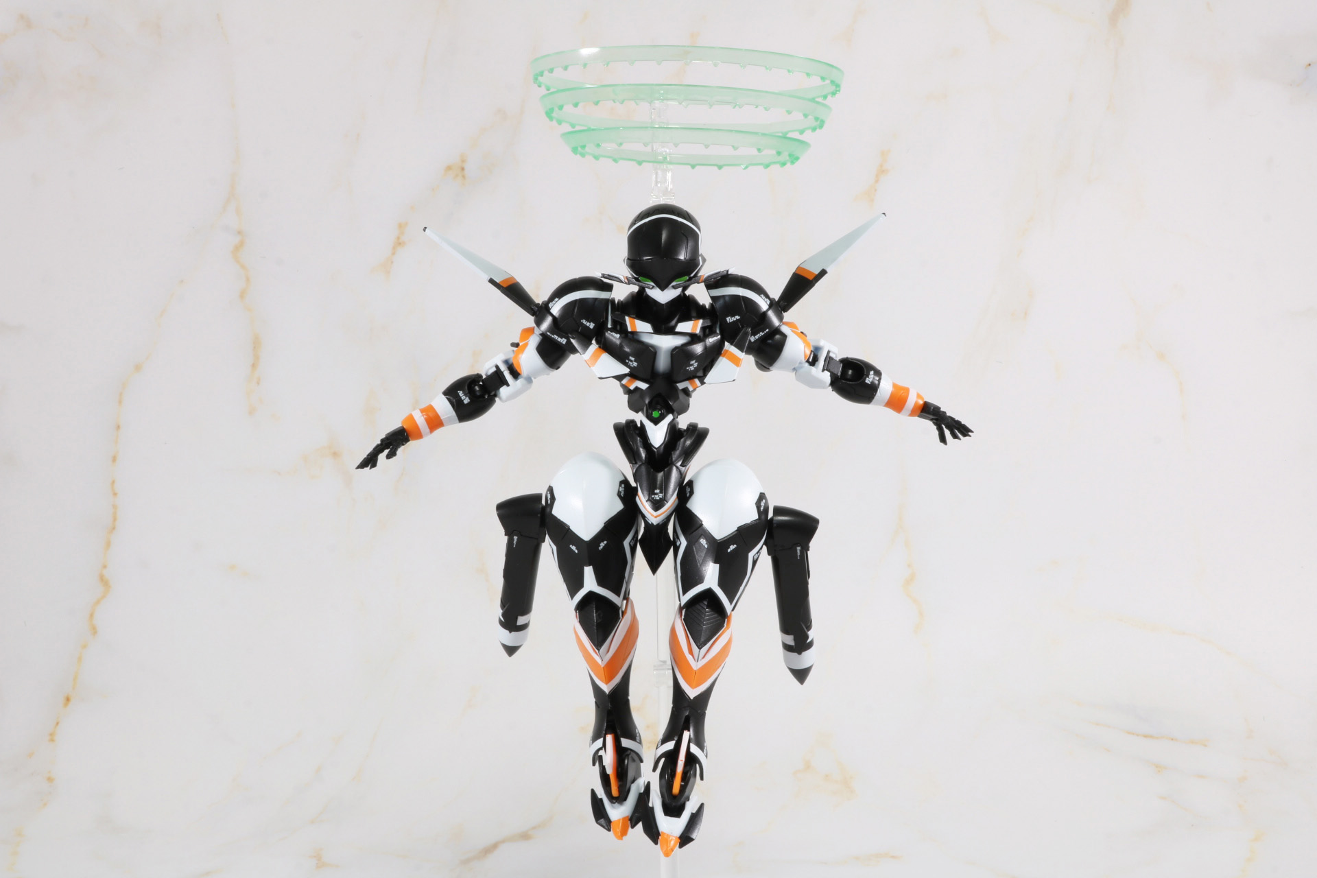 エフェクトパーツによって軽やかな浮遊ポーズも表現できる