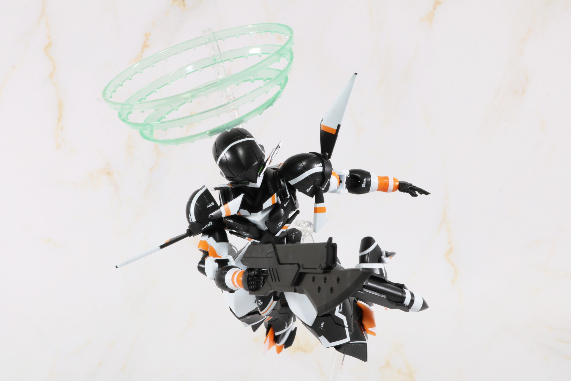 射撃をイメージしたポーズ