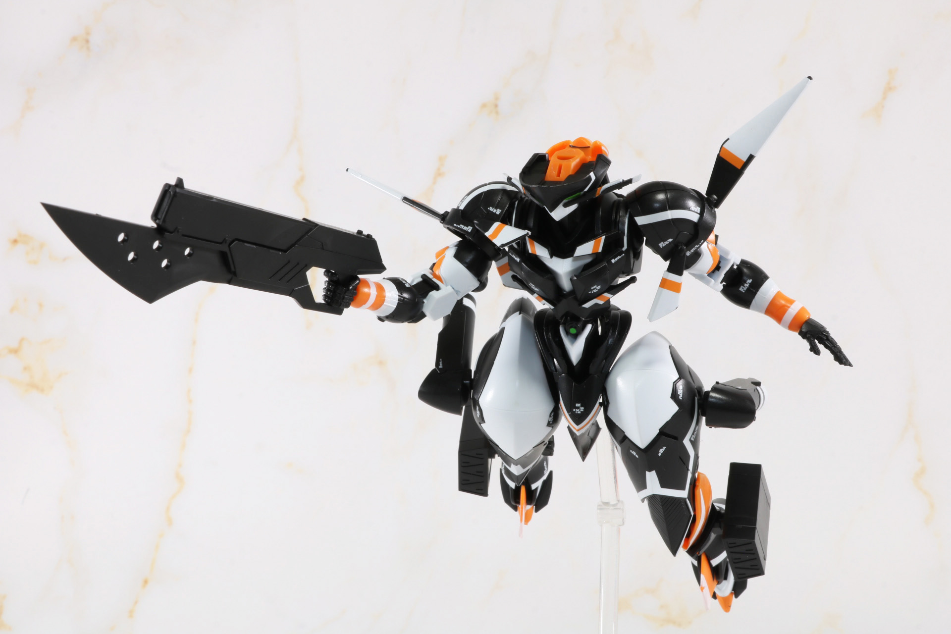 「貴官の最後通告に返信する。くたばれ、ブリキ野郎」