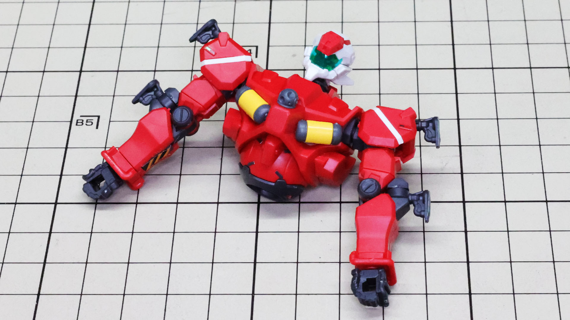 本体とドッキングさせました。ガンキャノンのボディにガンダムの腕部でも似合うものですね