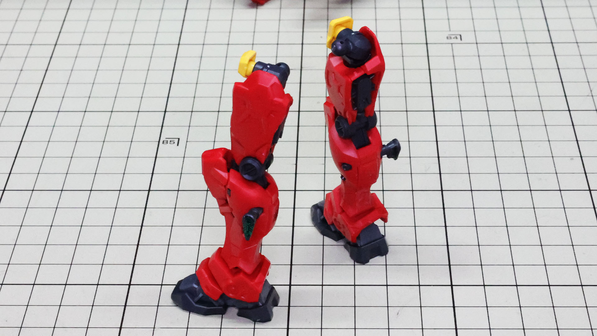ガンダム同様筋肉質なシルエットです