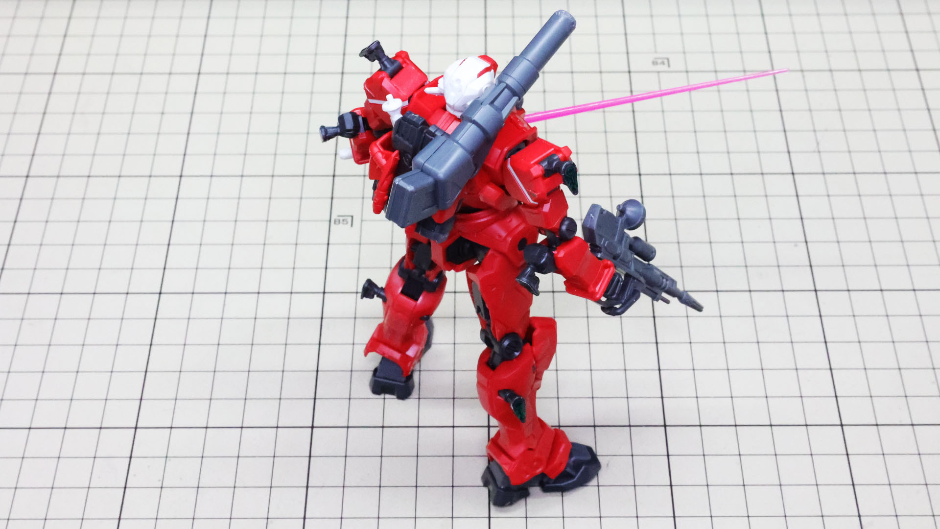 やっぱり肩にキャノンをのせてるモビルスーツってかっこいいです！