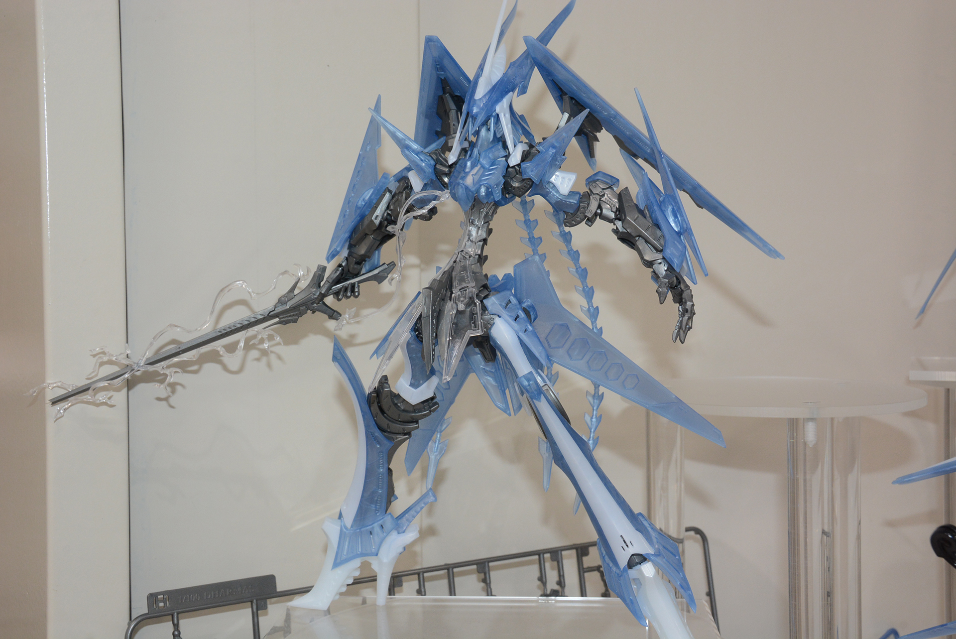 11月発売予定の「VSMS 1/100 ゲートシオンマーク3 リッタージェット・破烈の人形 (ホークヘッド)」。こちらを組み立てるためにも導入しておきたいところだ